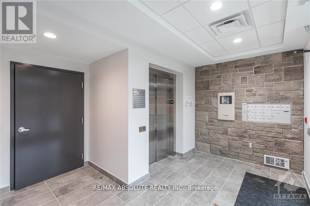 301 - 5992 Hazeldean Road, Ottawa, Ontario  K2S 1B9 - Photo 4 - X13483152