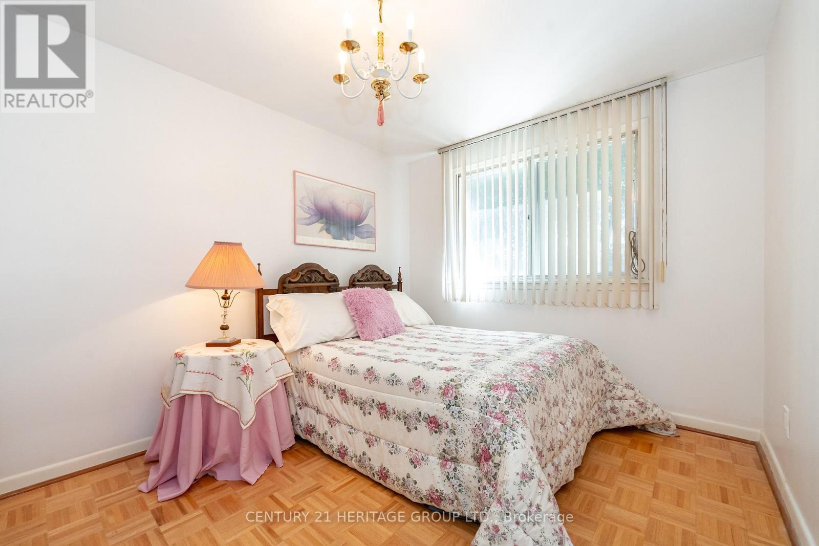 37 Gambello Crescent, Toronto, Ontario  M3J 1W2 - Photo 18 - W13469562