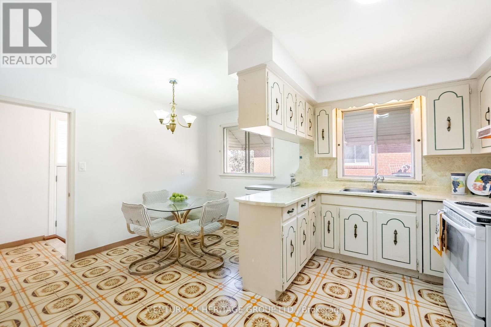 37 Gambello Crescent, Toronto, Ontario  M3J 1W2 - Photo 7 - W13469562