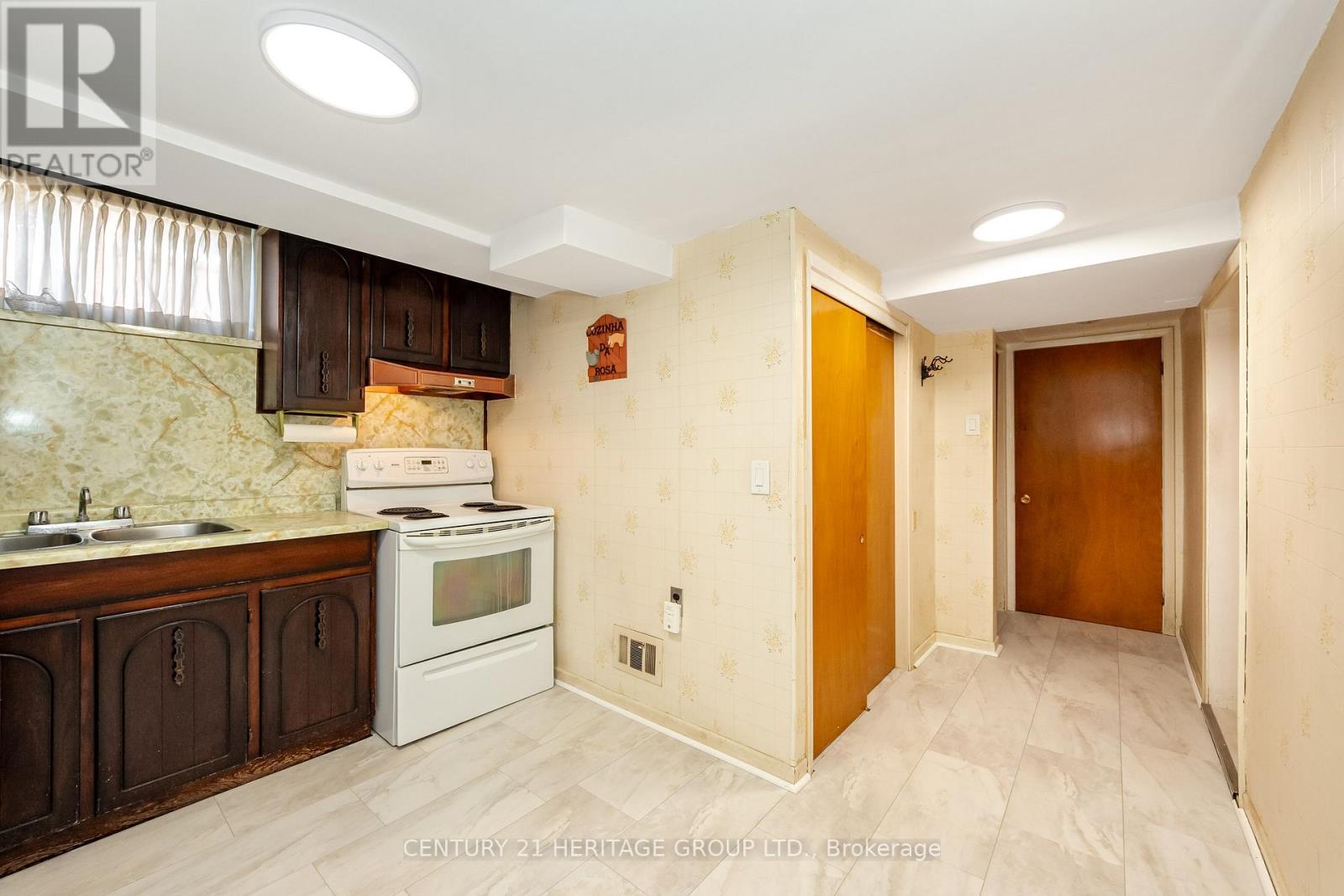 37 Gambello Crescent, Toronto, Ontario  M3J 1W2 - Photo 15 - W13469562