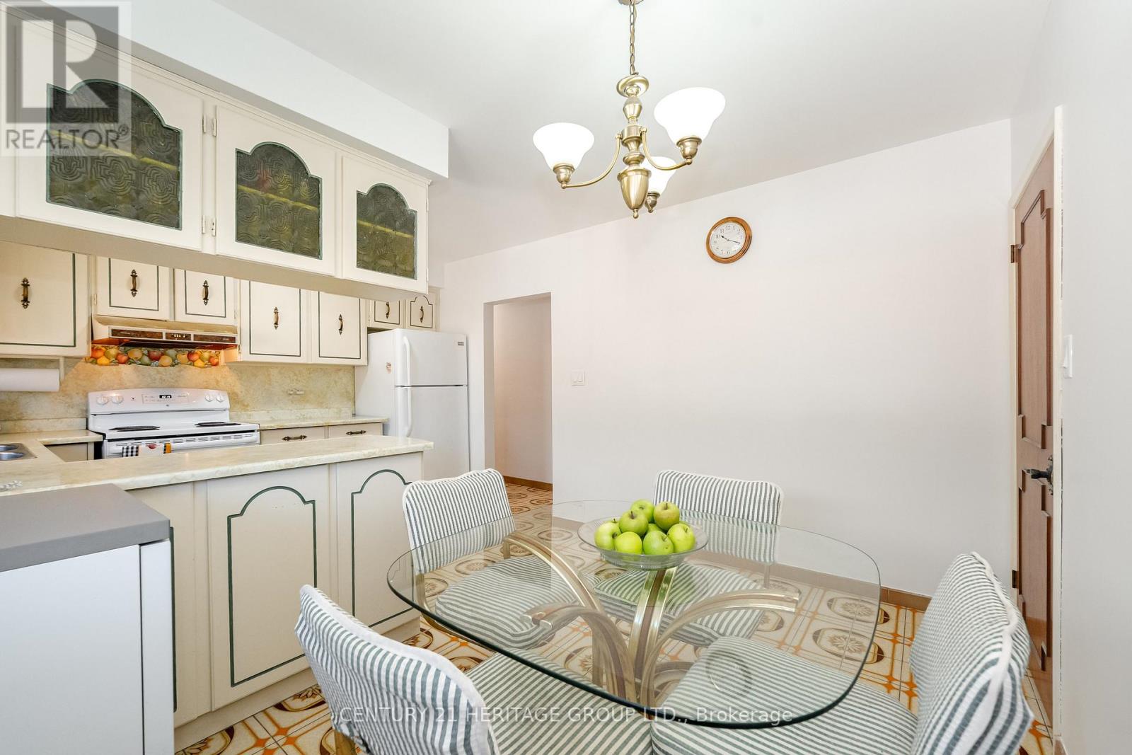 37 Gambello Crescent, Toronto, Ontario  M3J 1W2 - Photo 9 - W13469562