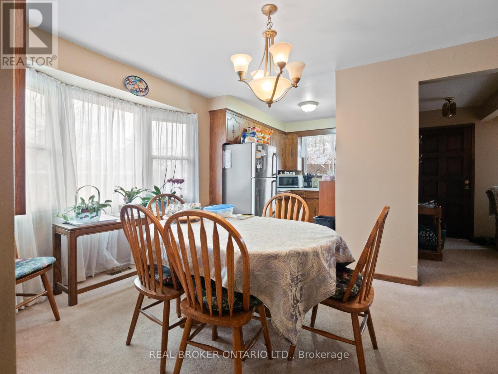 20 Brackencrest Road, St. Catharines, Ontario  L2P 3K8 - Photo 9 - X12849650
