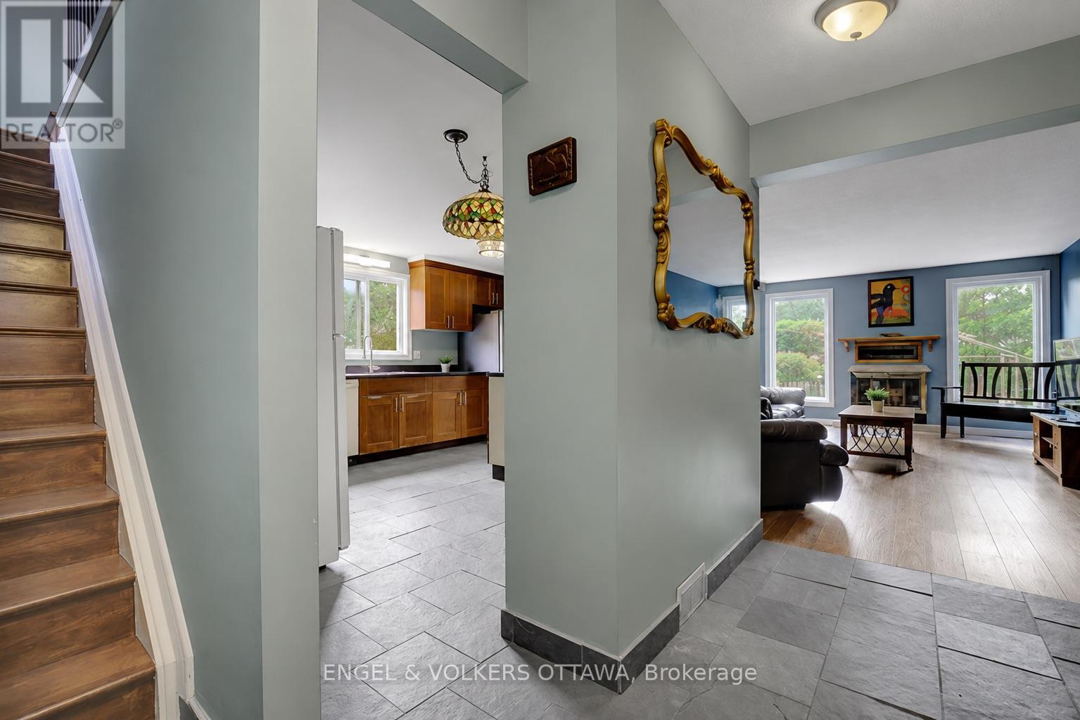 1844 Prestwick Drive, Ottawa, Ontario  K1E 2T3 - Photo 6 - X13467838