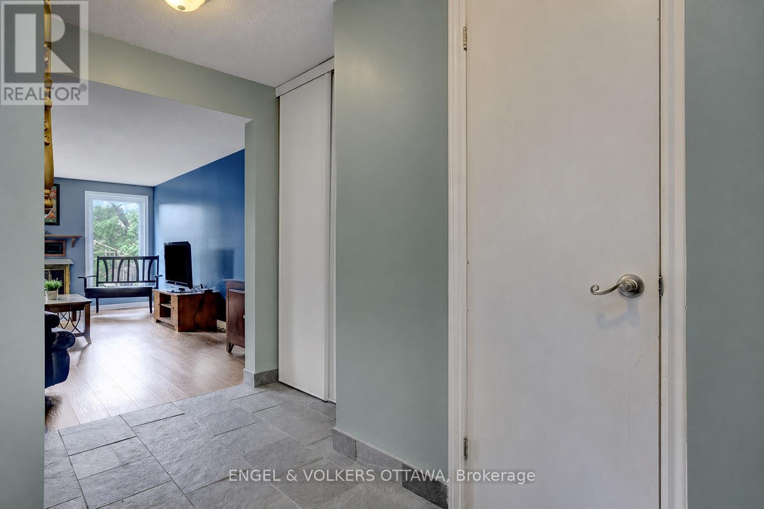 1844 Prestwick Drive, Ottawa, Ontario  K1E 2T3 - Photo 5 - X13467838