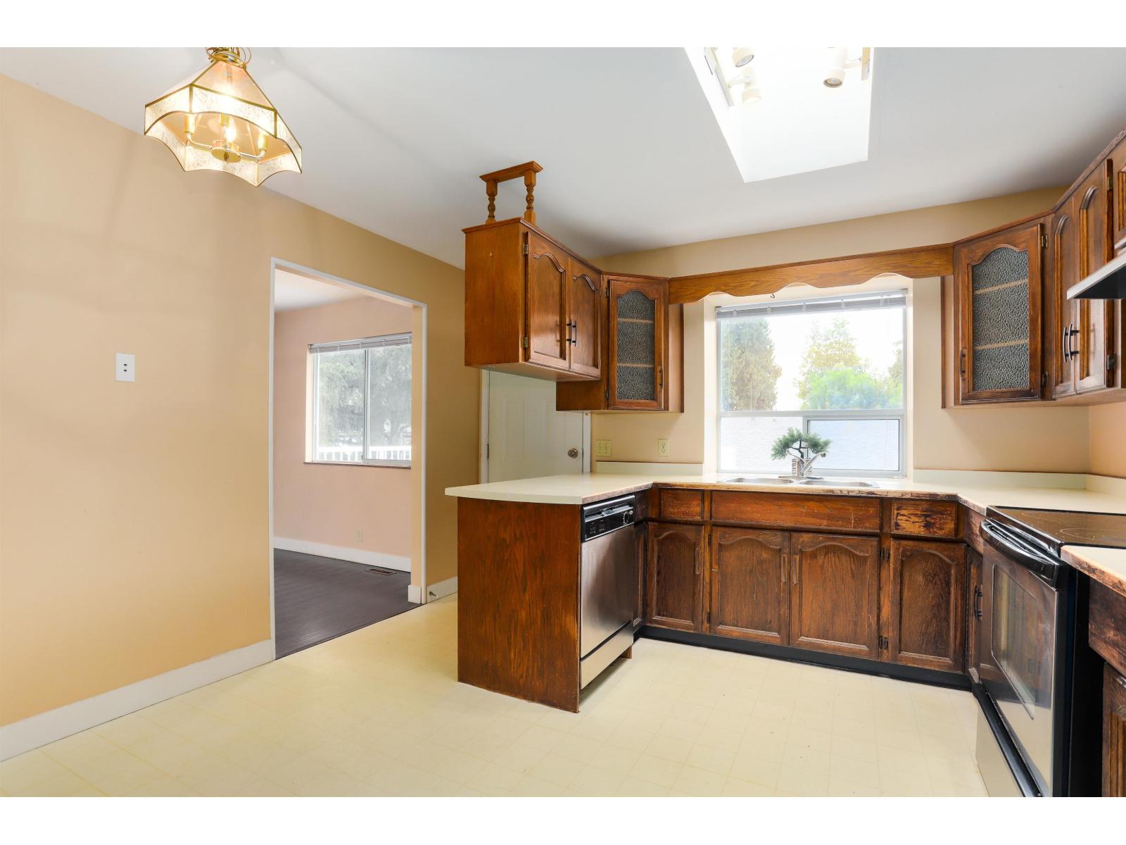 9496 209b Crescent, Langley, British Columbia  V1M 2A9 - Photo 9 - R3139385