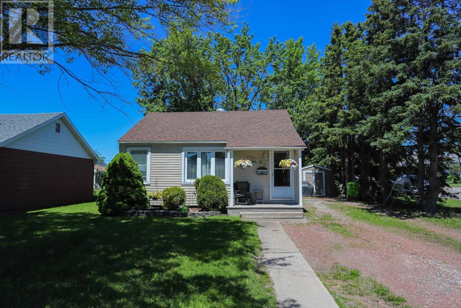 40 Montgomery Ave, Sault Ste. Marie, Ontario P6B 1M5 - Photo 2 - SM261577