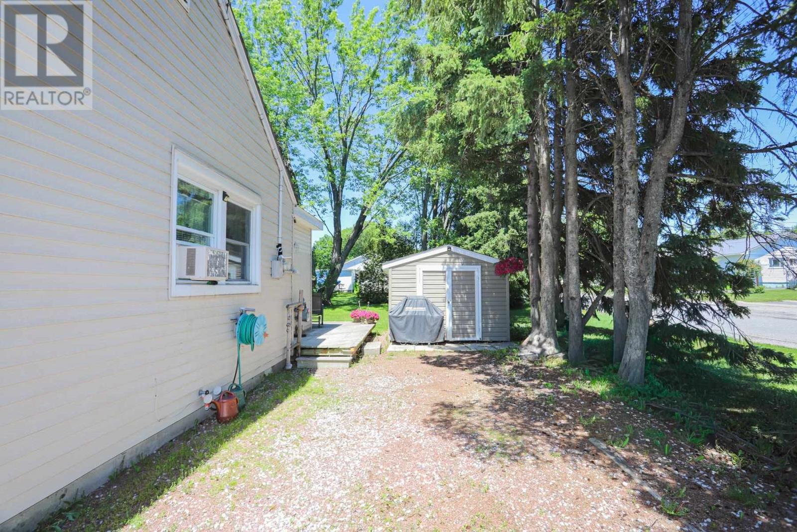 40 Montgomery Ave, Sault Ste. Marie, Ontario P6B 1M5 - Photo 22 - SM261577