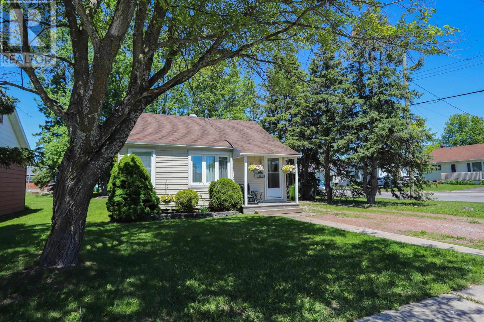 40 Montgomery Ave, Sault Ste. Marie, Ontario P6B 1M5 - Photo 3 - SM261577