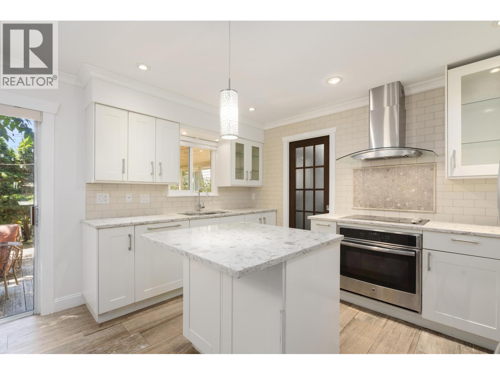 457 W 23rd Street, North Vancouver, British Columbia  V7M 2B8 - Photo 10 - R3139357