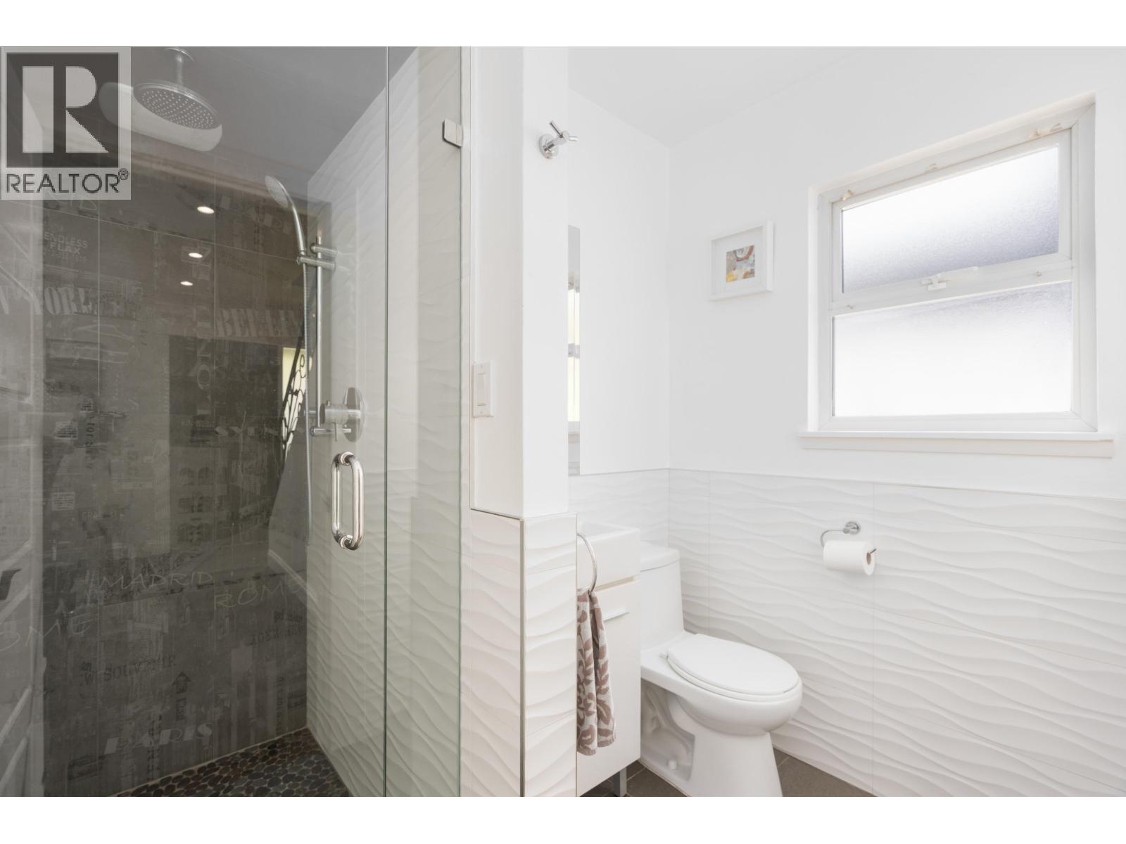 457 W 23rd Street, North Vancouver, British Columbia  V7M 2B8 - Photo 6 - R3139357