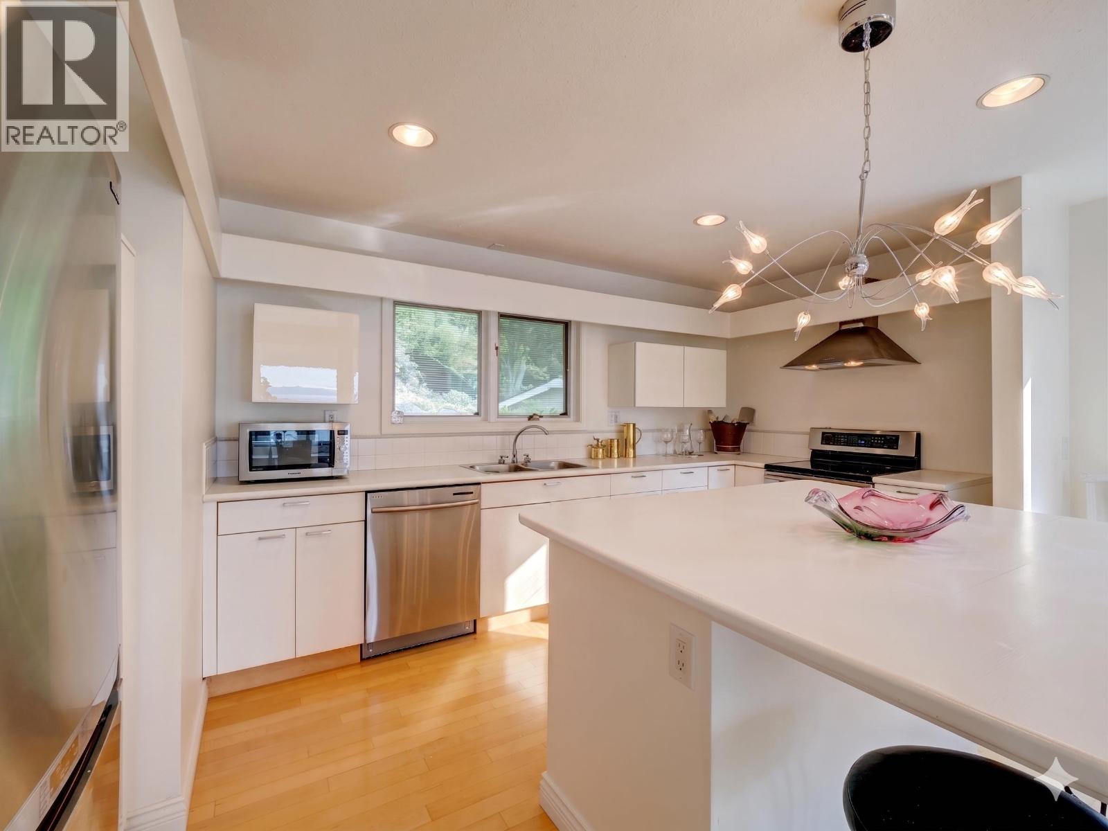 4947 Sunshine Coast Highway, Sechelt, British Columbia V7Z 0B6 - Photo 16 - R3139372