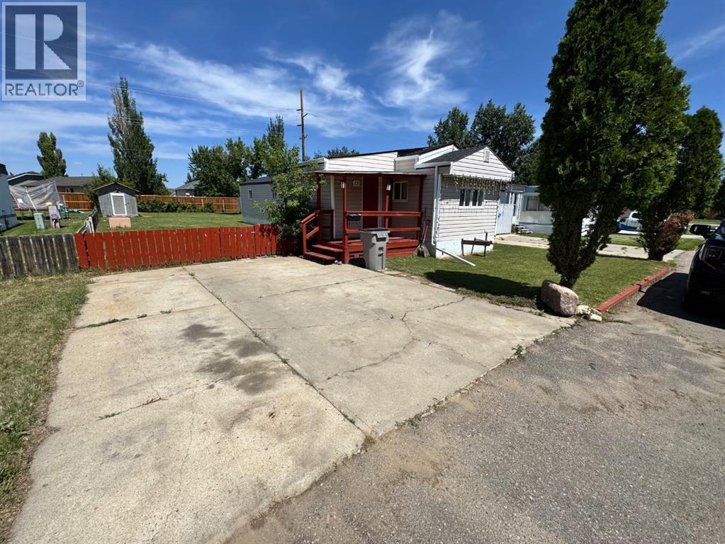 13, 4000 13 Avenue SE, Medicine Hat, Alberta  T1B 1J3 - Photo 2 - A2239442