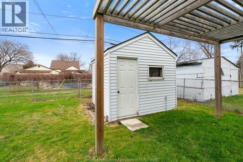 2228 Elsmere Avenue, Windsor, Ontario  N8W 2C6 - Photo 31 - 26015044