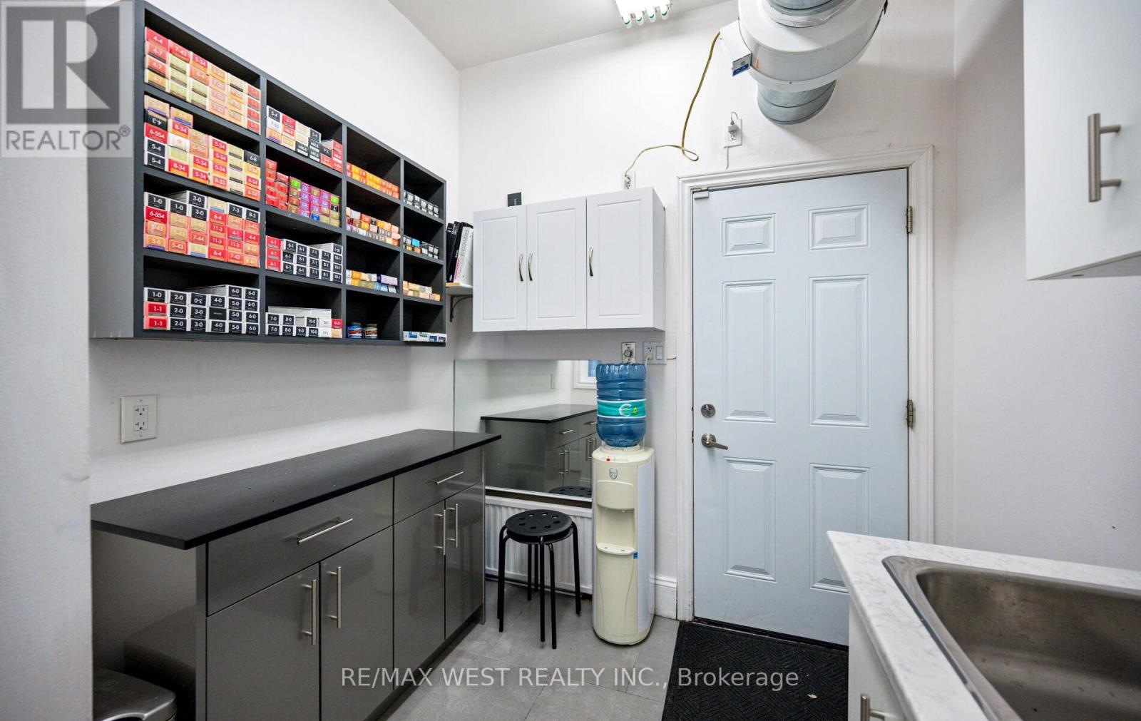 374 Oakwood Avenue, Toronto, Ontario  M6E 2W3 - Photo 11 - C13483200