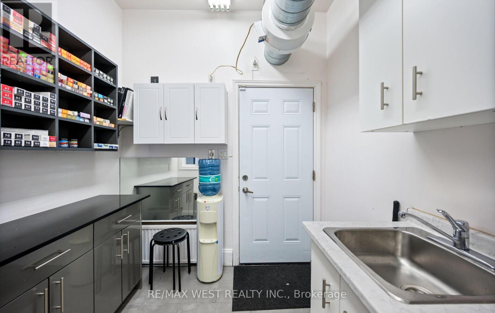 374 Oakwood Avenue, Toronto, Ontario  M6E 2W3 - Photo 12 - C13483200