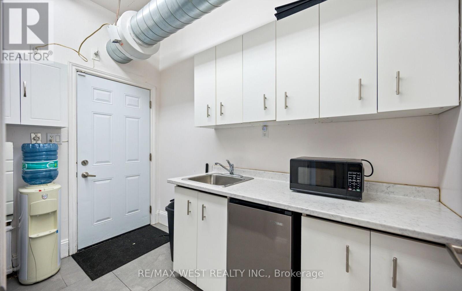 374 Oakwood Avenue, Toronto, Ontario  M6E 2W3 - Photo 13 - C13483200
