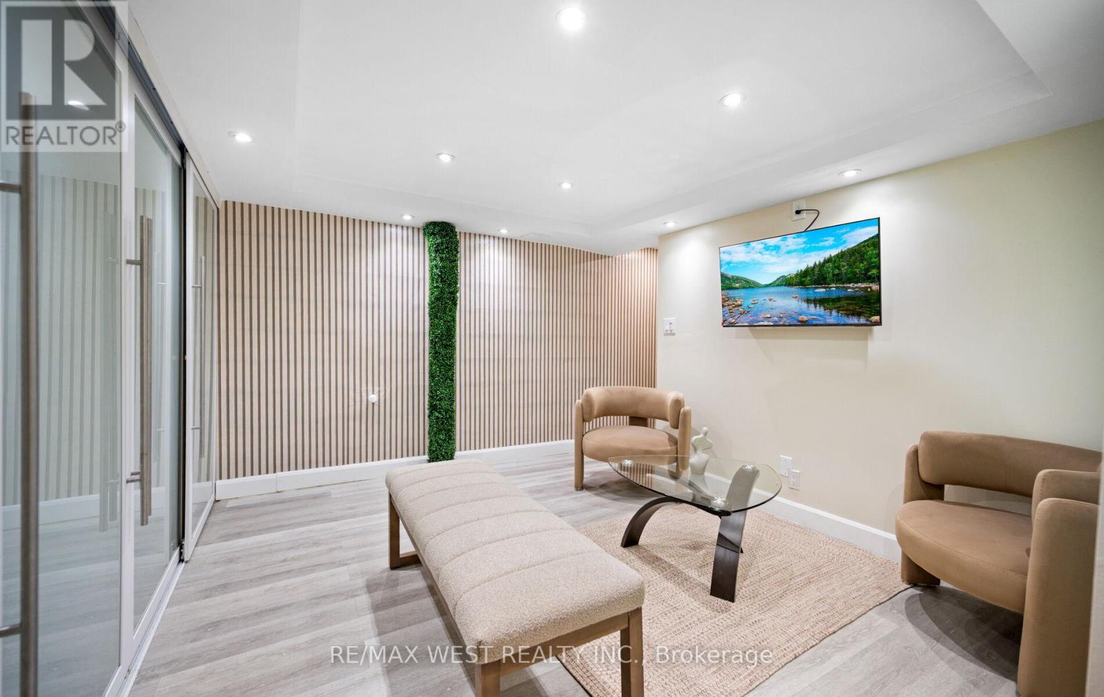 374 Oakwood Avenue, Toronto, Ontario  M6E 2W3 - Photo 18 - C13483200