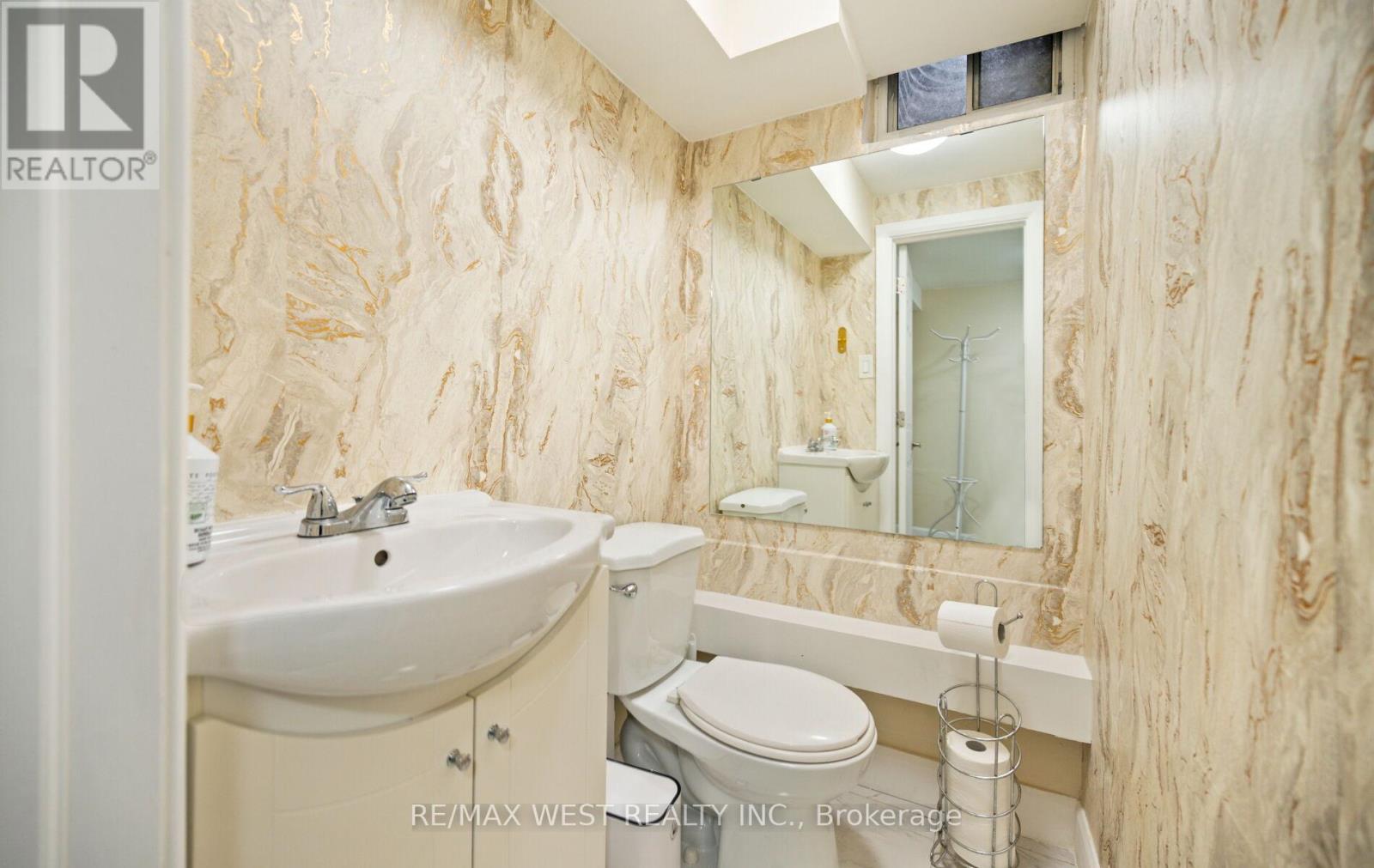374 Oakwood Avenue, Toronto, Ontario  M6E 2W3 - Photo 27 - C13483200