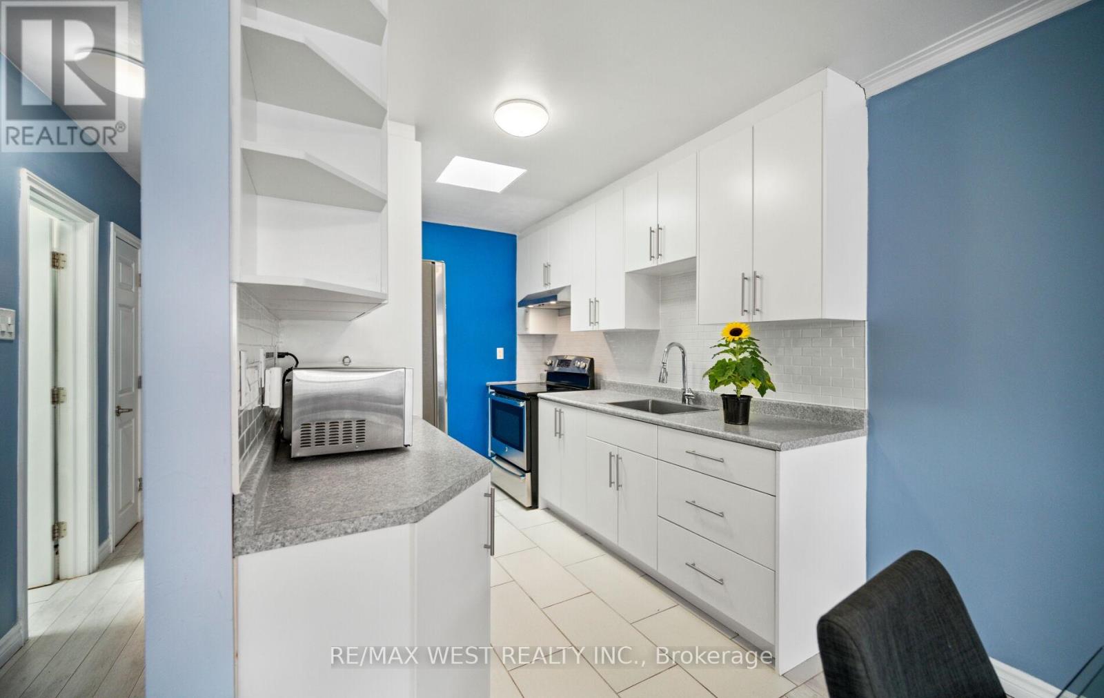 374 Oakwood Avenue, Toronto, Ontario  M6E 2W3 - Photo 35 - C13483200