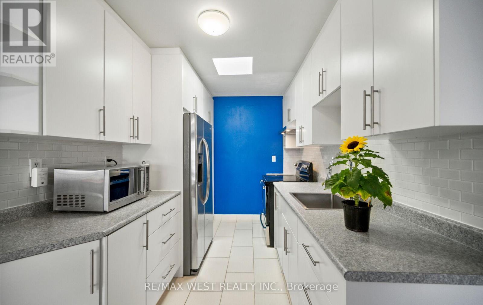 374 Oakwood Avenue, Toronto, Ontario  M6E 2W3 - Photo 36 - C13483200