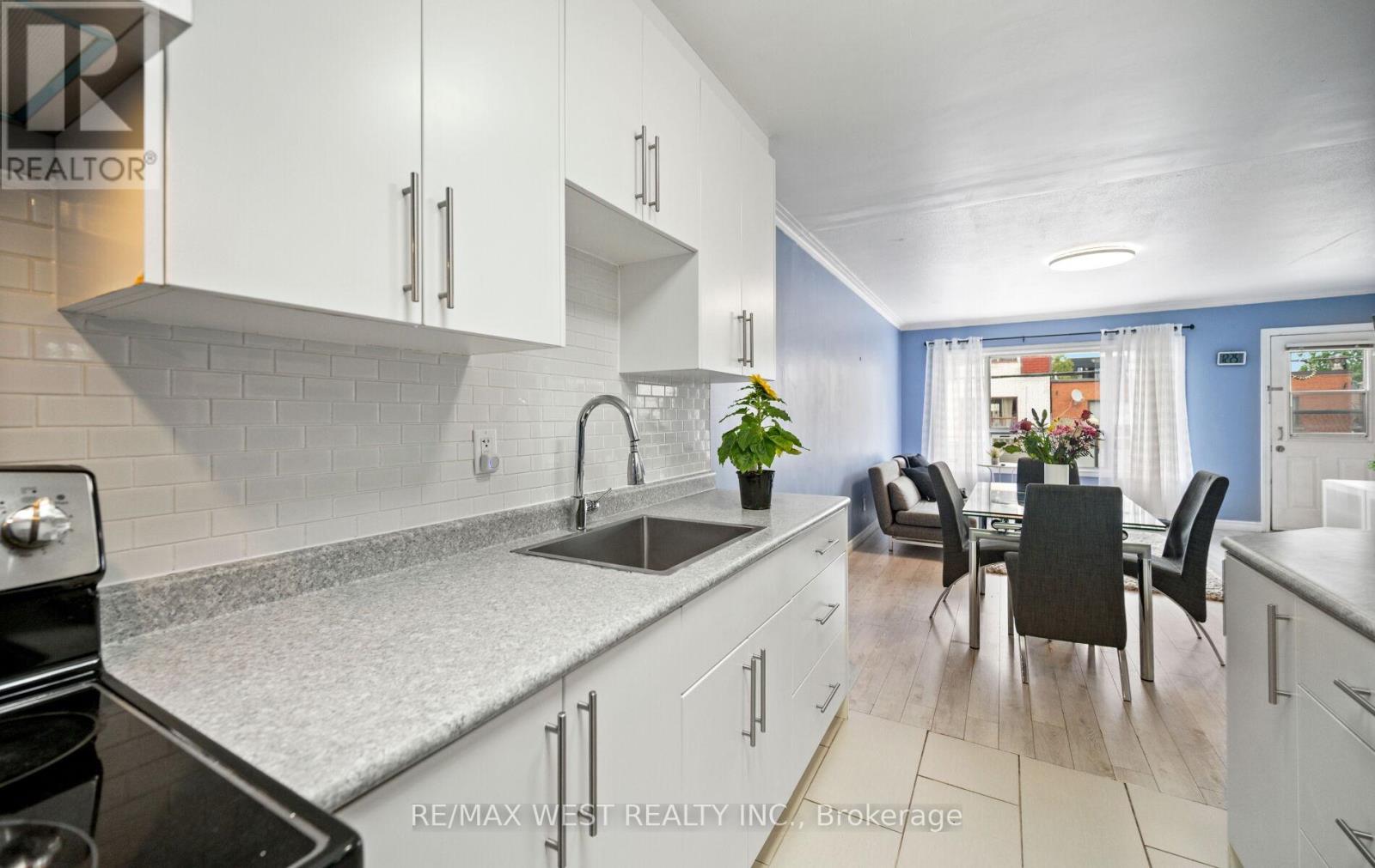 374 Oakwood Avenue, Toronto, Ontario  M6E 2W3 - Photo 37 - C13483200
