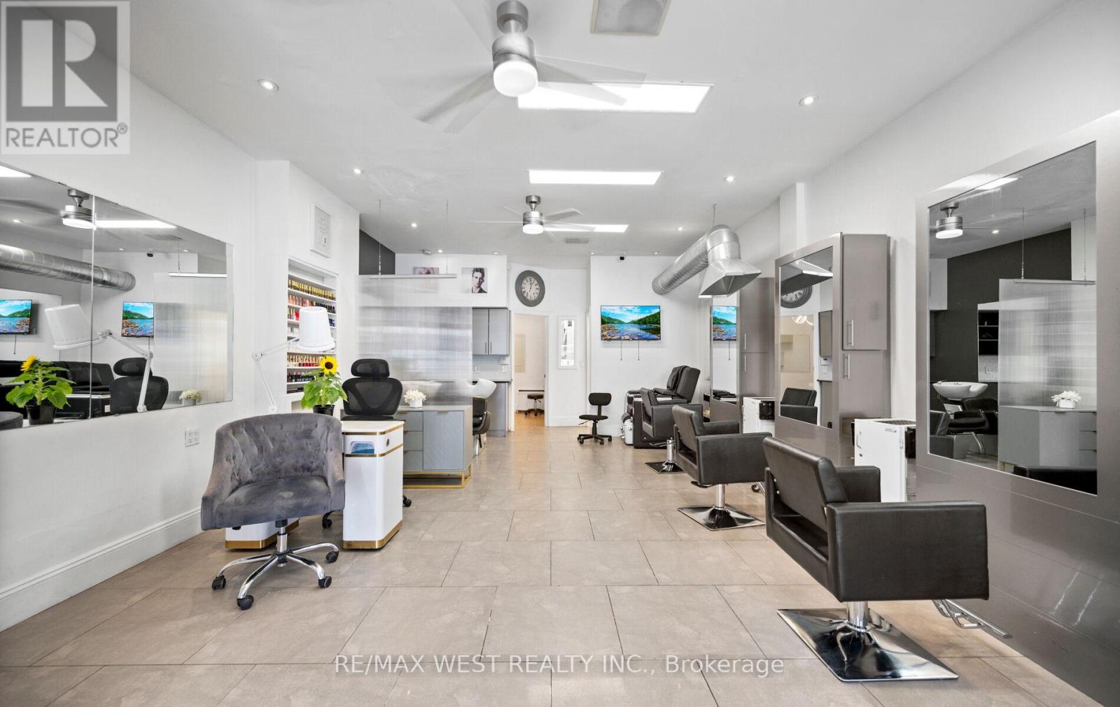 374 Oakwood Avenue, Toronto, Ontario  M6E 2W3 - Photo 4 - C13483200