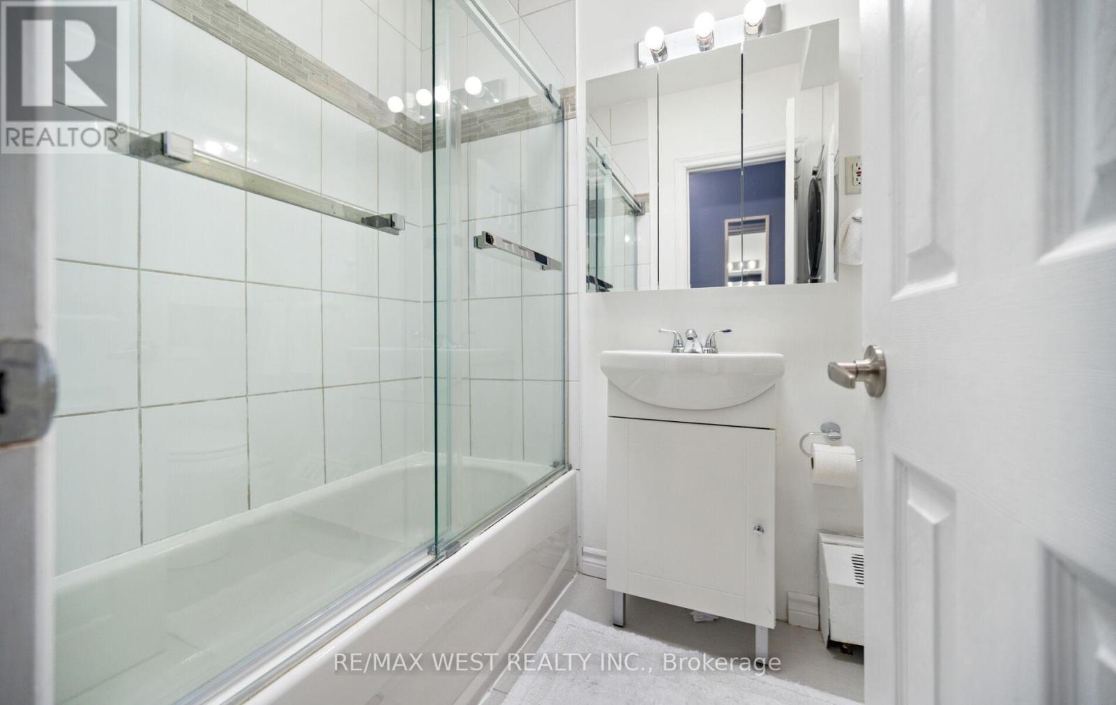374 Oakwood Avenue, Toronto, Ontario  M6E 2W3 - Photo 42 - C13483200