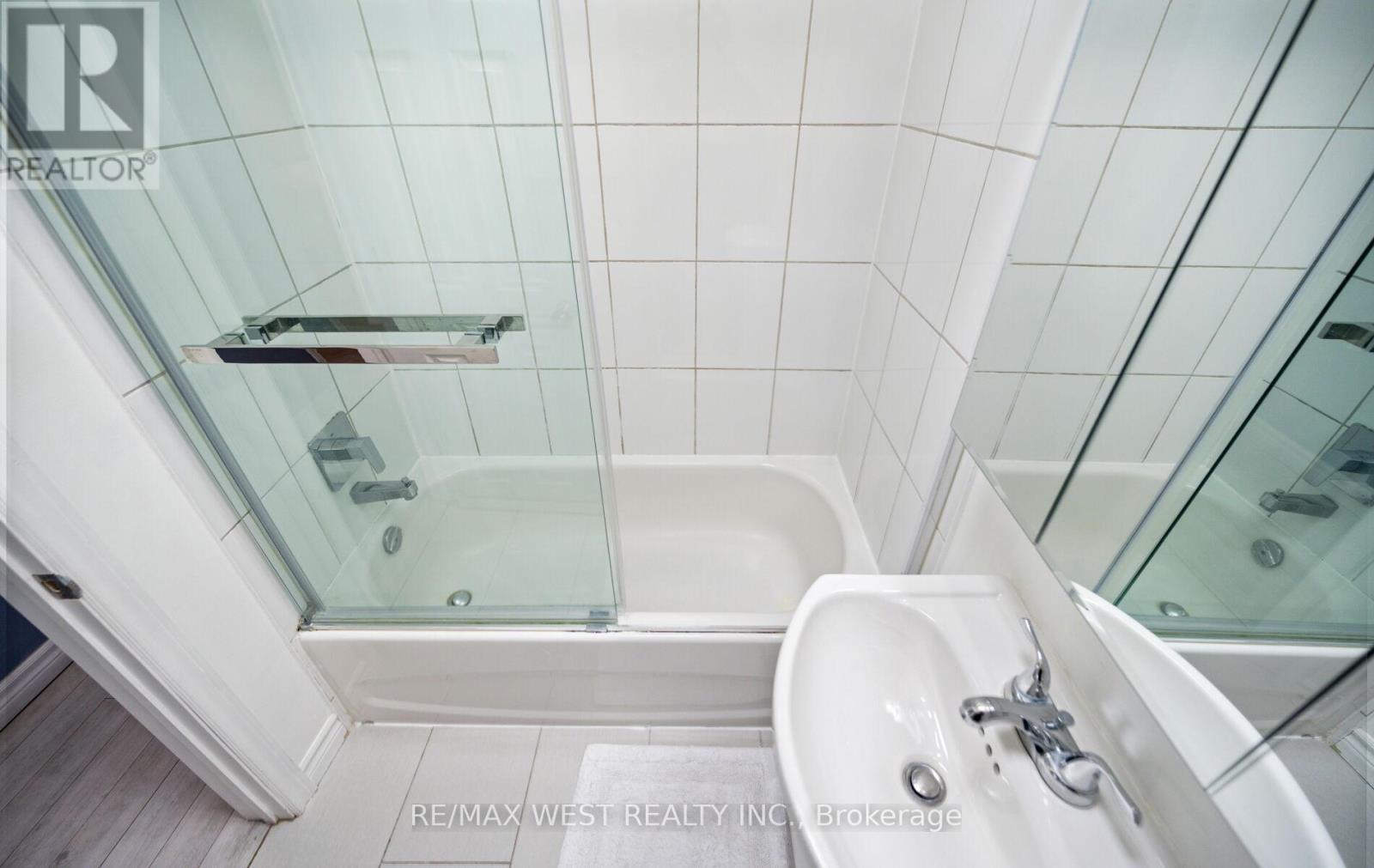 374 Oakwood Avenue, Toronto, Ontario  M6E 2W3 - Photo 43 - C13483200