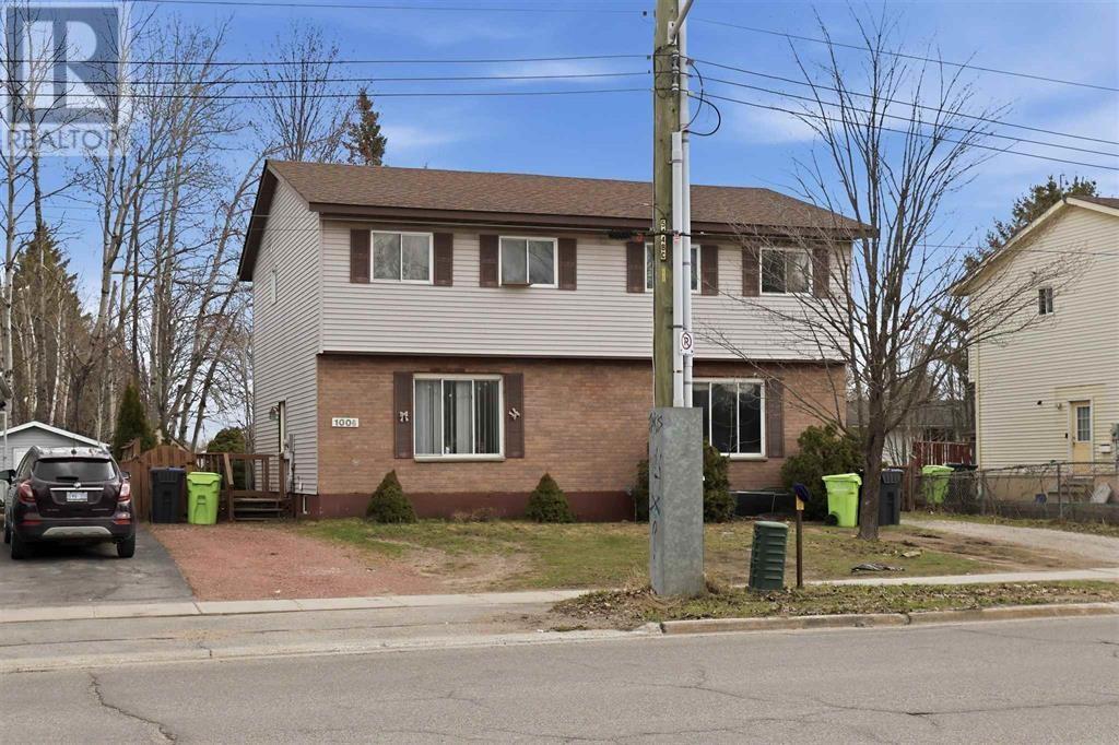 1004 & 1006 Pine St, Sault Ste. Marie, Ontario P6B 5V1 - Photo 1 - SM261581