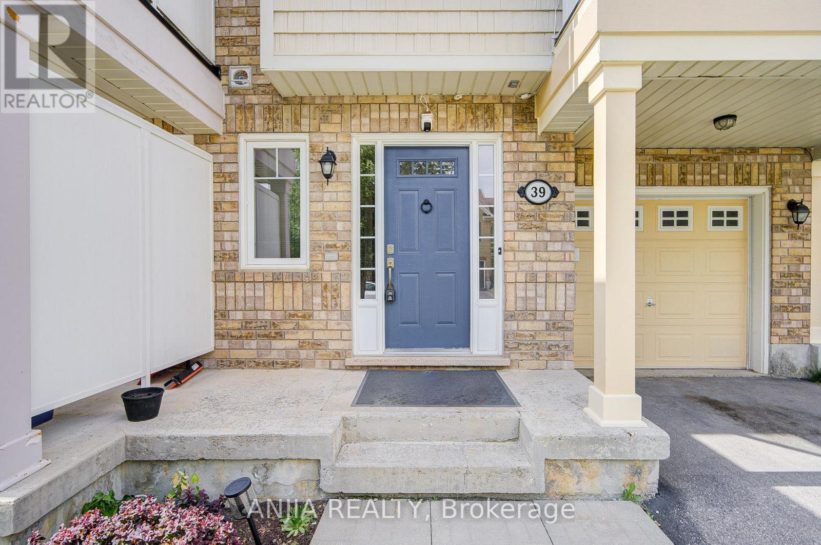 39 Miltrose Crescent, Whitchurch-Stouffville, Ontario  L4A 0P8 - Photo 2 - N13483164