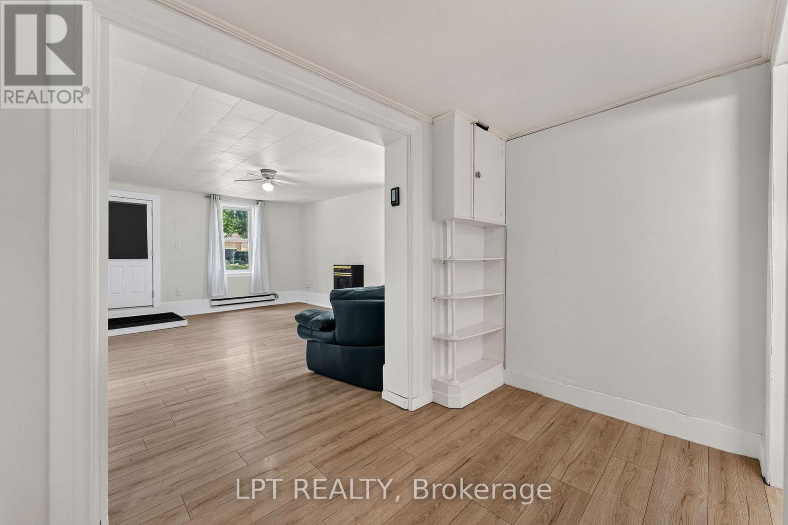 269 Richmond Street, North Middlesex, Ontario  N0M 2K0 - Photo 10 - X13483294