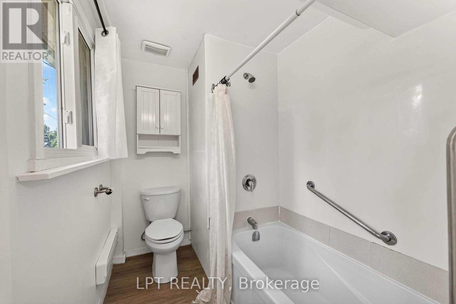 269 Richmond Street, North Middlesex, Ontario  N0M 2K0 - Photo 12 - X13483294