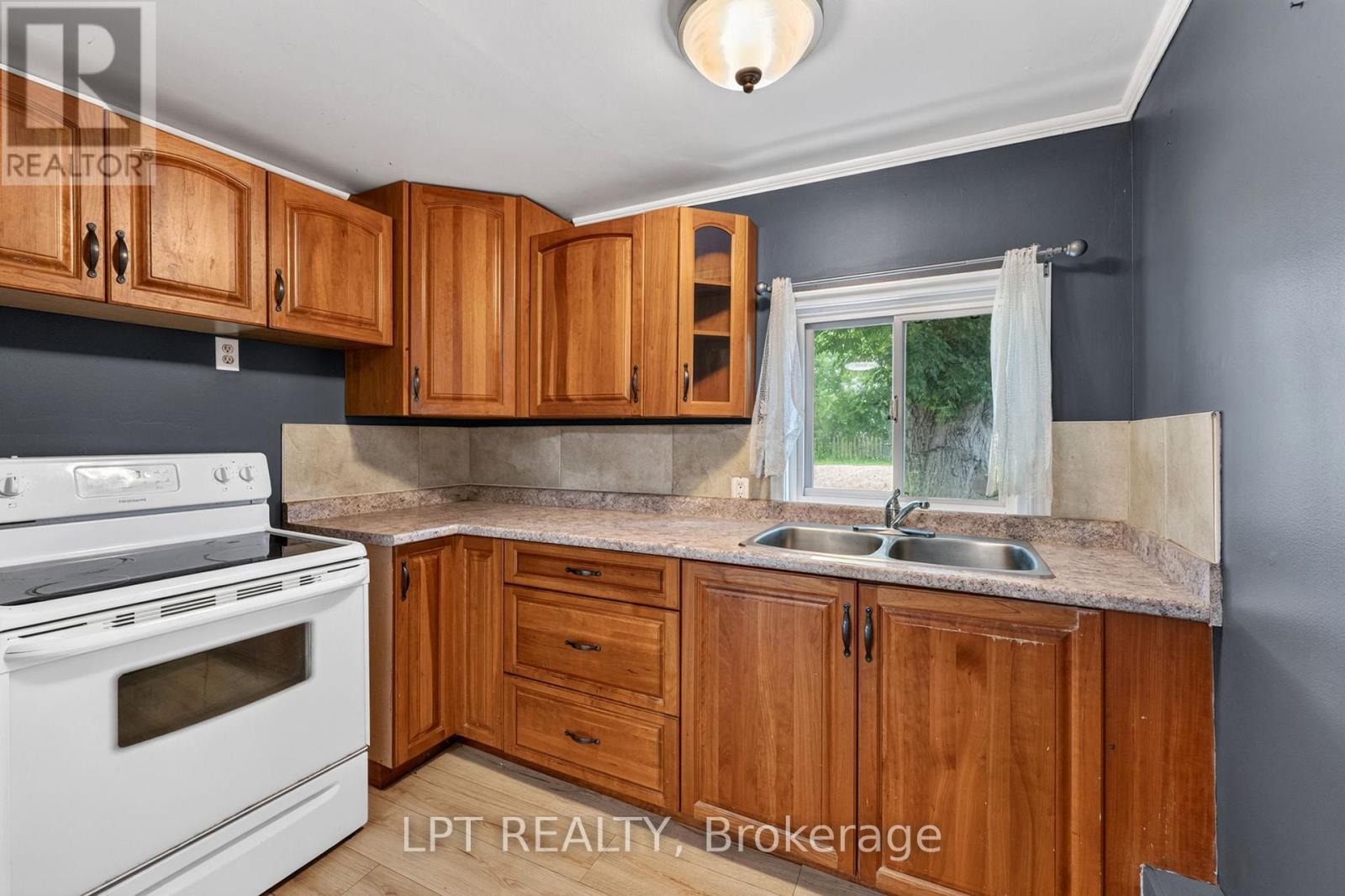 269 Richmond Street, North Middlesex, Ontario  N0M 2K0 - Photo 15 - X13483294