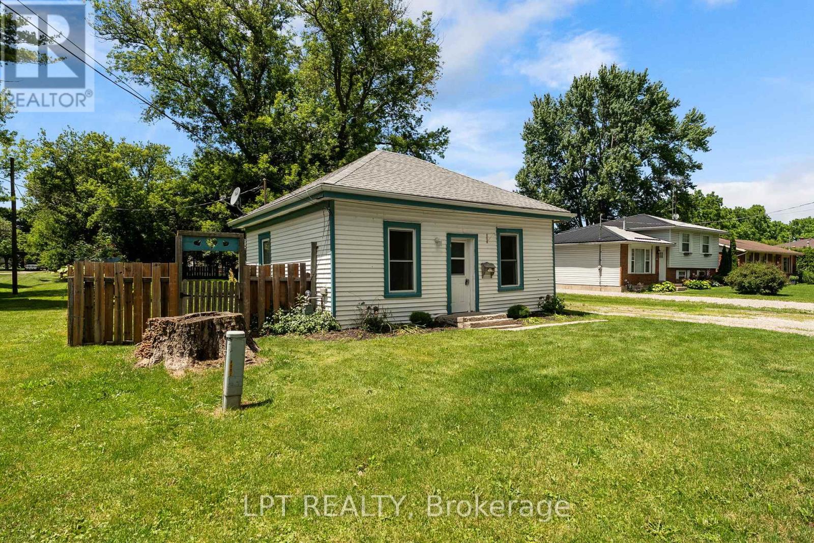 269 Richmond Street, North Middlesex, Ontario  N0M 2K0 - Photo 2 - X13483294