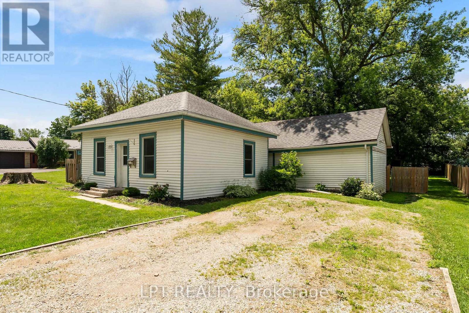 269 Richmond Street, North Middlesex, Ontario  N0M 2K0 - Photo 3 - X13483294
