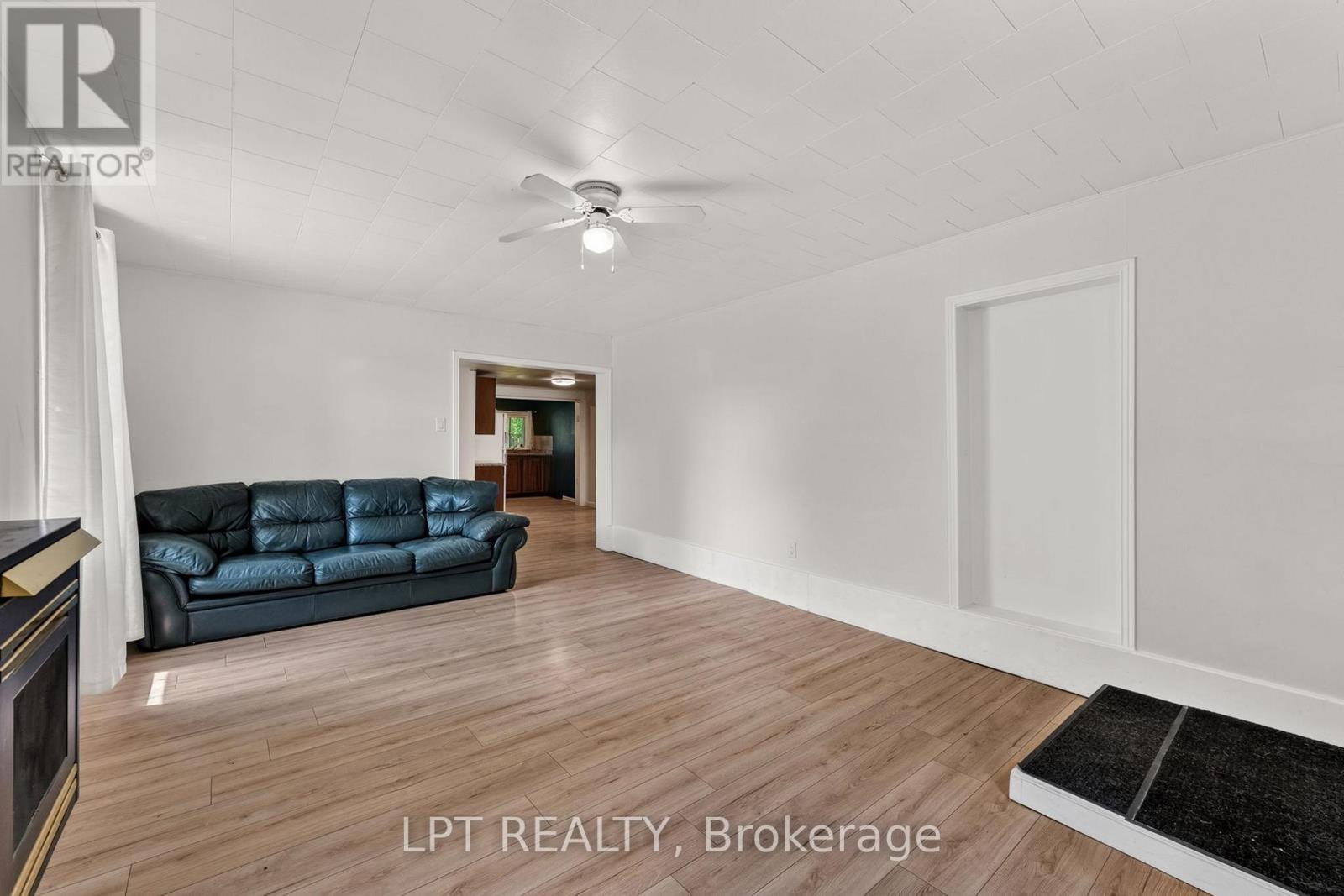 269 Richmond Street, North Middlesex, Ontario  N0M 2K0 - Photo 7 - X13483294