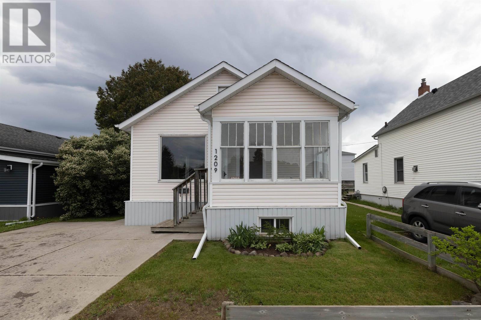 1209 Brown ST, Thunder Bay, Ontario