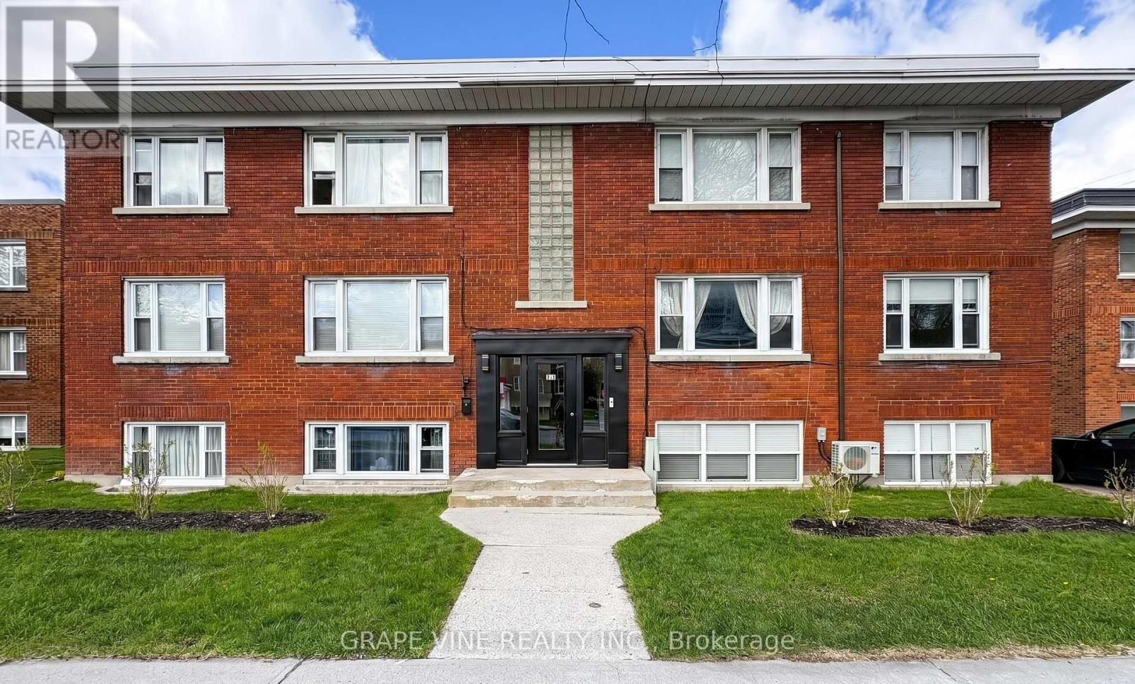824 KIRKWOOD AVENUE, Ottawa, Ontario