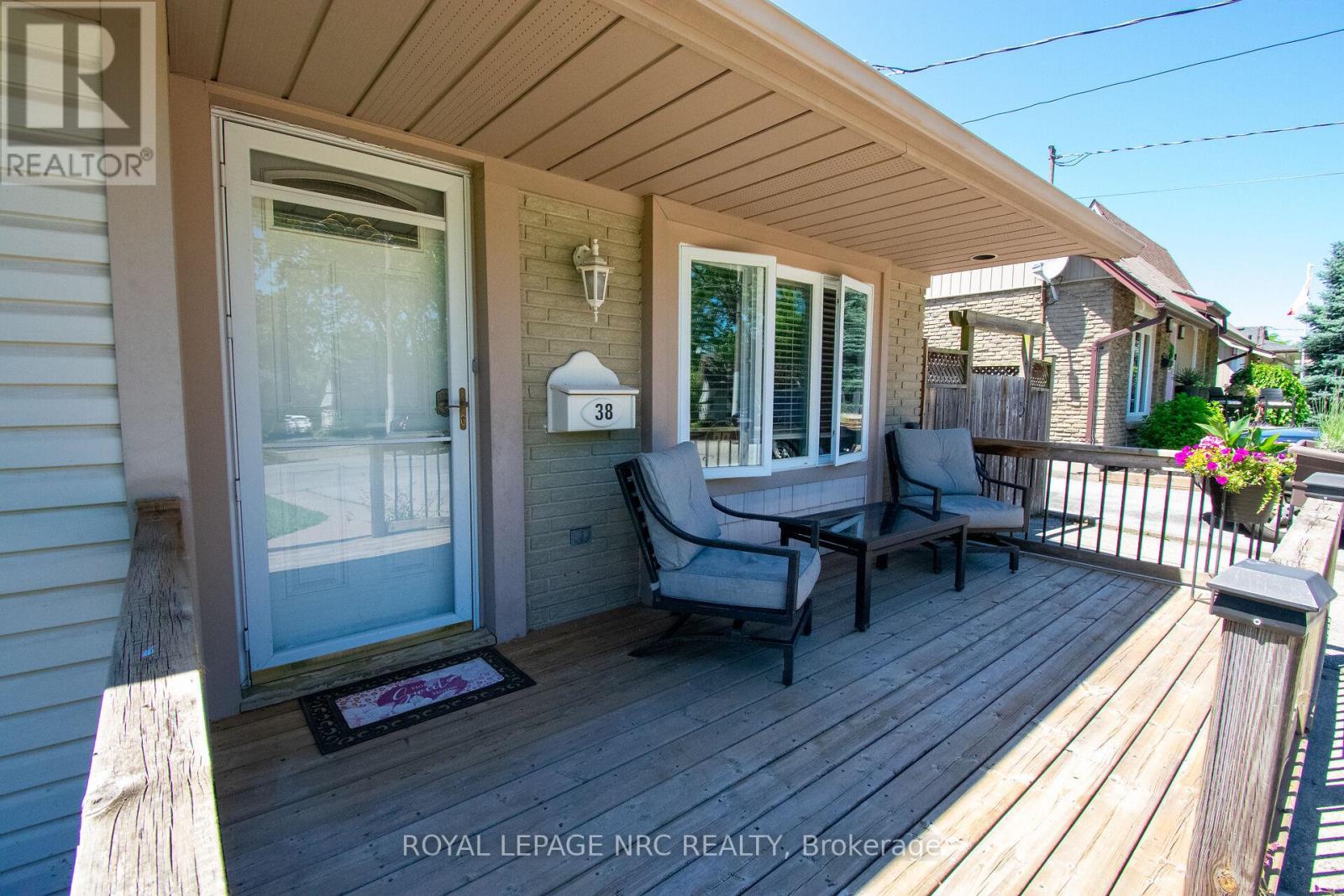 38 Carriage Road, St. Catharines (Secord Woods), Ontario L2P 1S9 - Photo 3 - X13483552