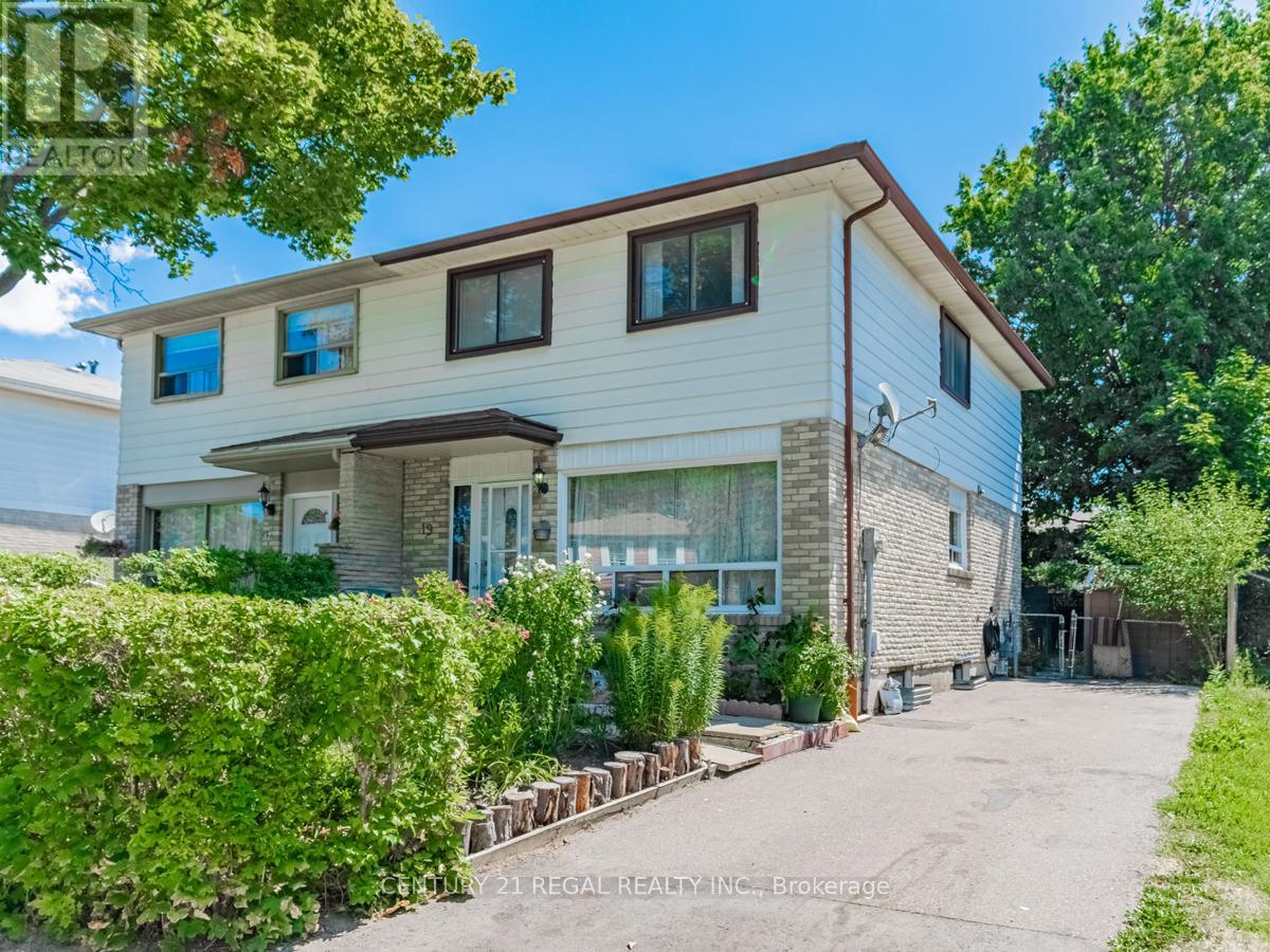 19 CARBERRY CRESCENT, Brampton, Ontario