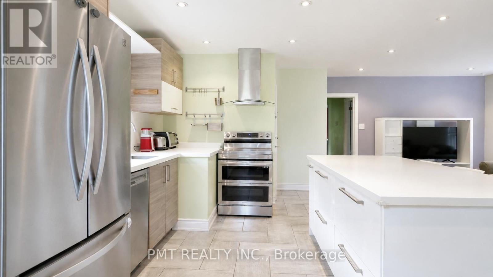 59 Mitcham Drive, Toronto, Ontario  M8W 2K2 - Photo 4 - W13483250