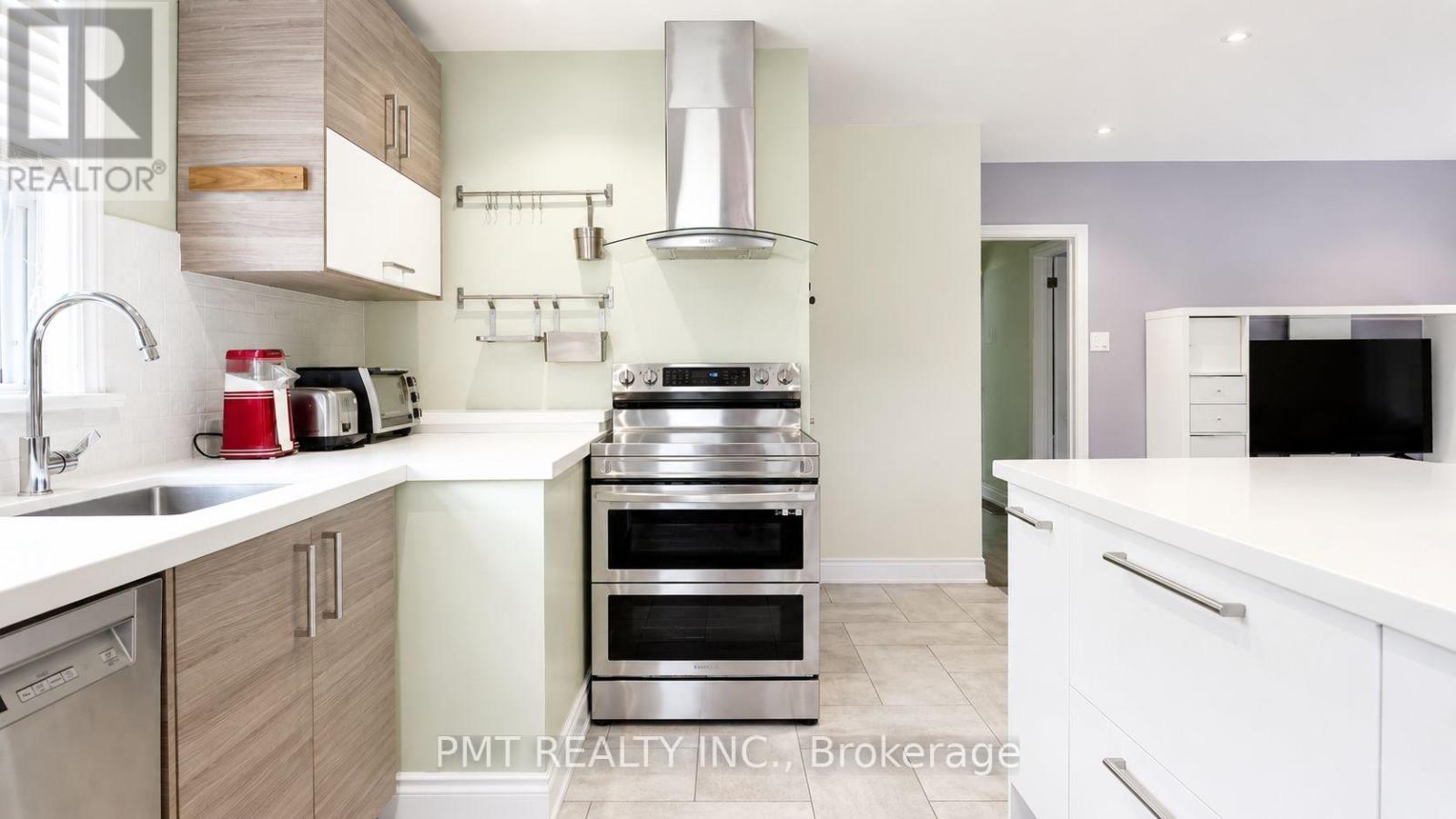 59 Mitcham Drive, Toronto, Ontario  M8W 2K2 - Photo 5 - W13483250