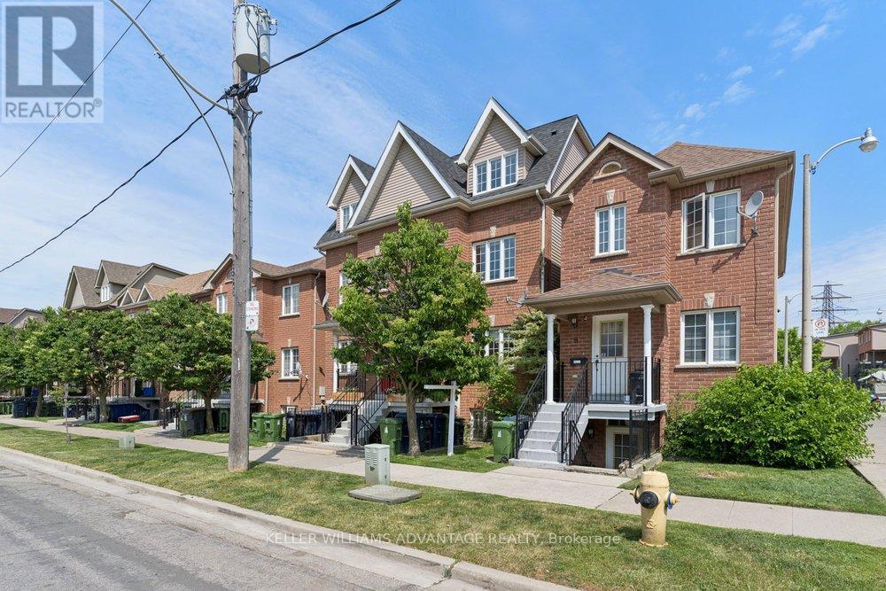 12 Connolly Street, Toronto, Ontario  M6N 5G3 - Photo 7 - W13481252