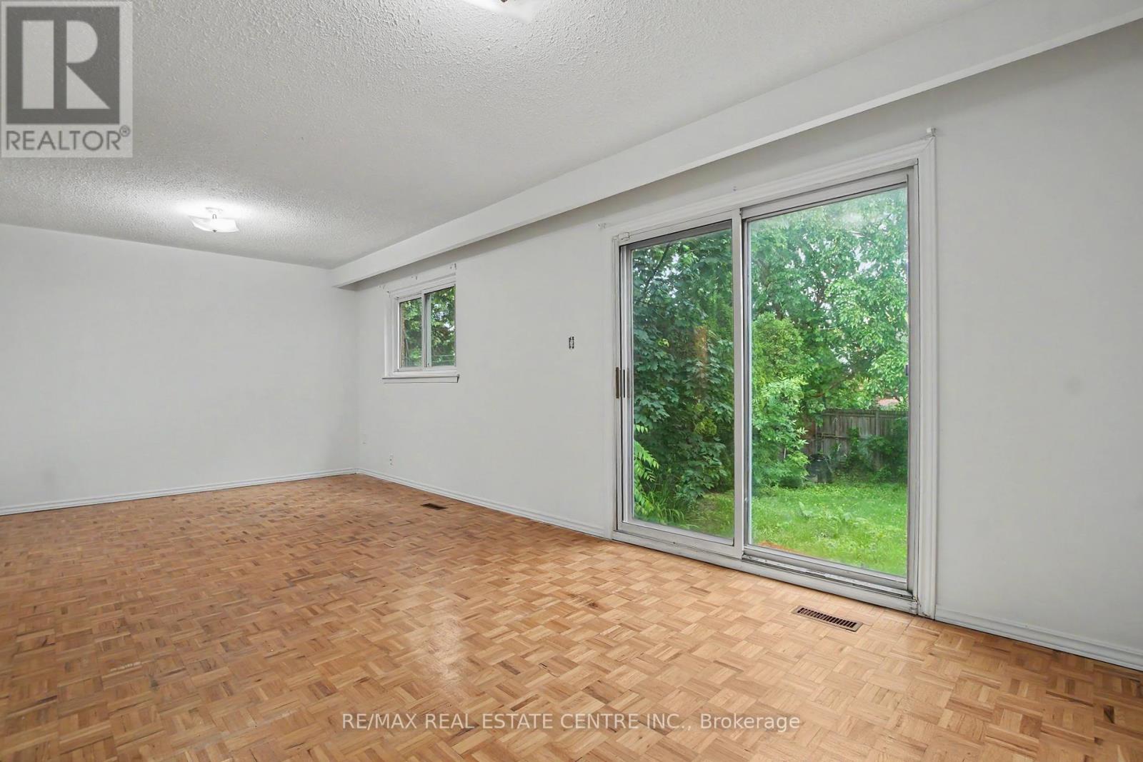 396 Pinemeadow Avenue, Mississauga, Ontario  L5B 2J9 - Photo 33 - W13481902