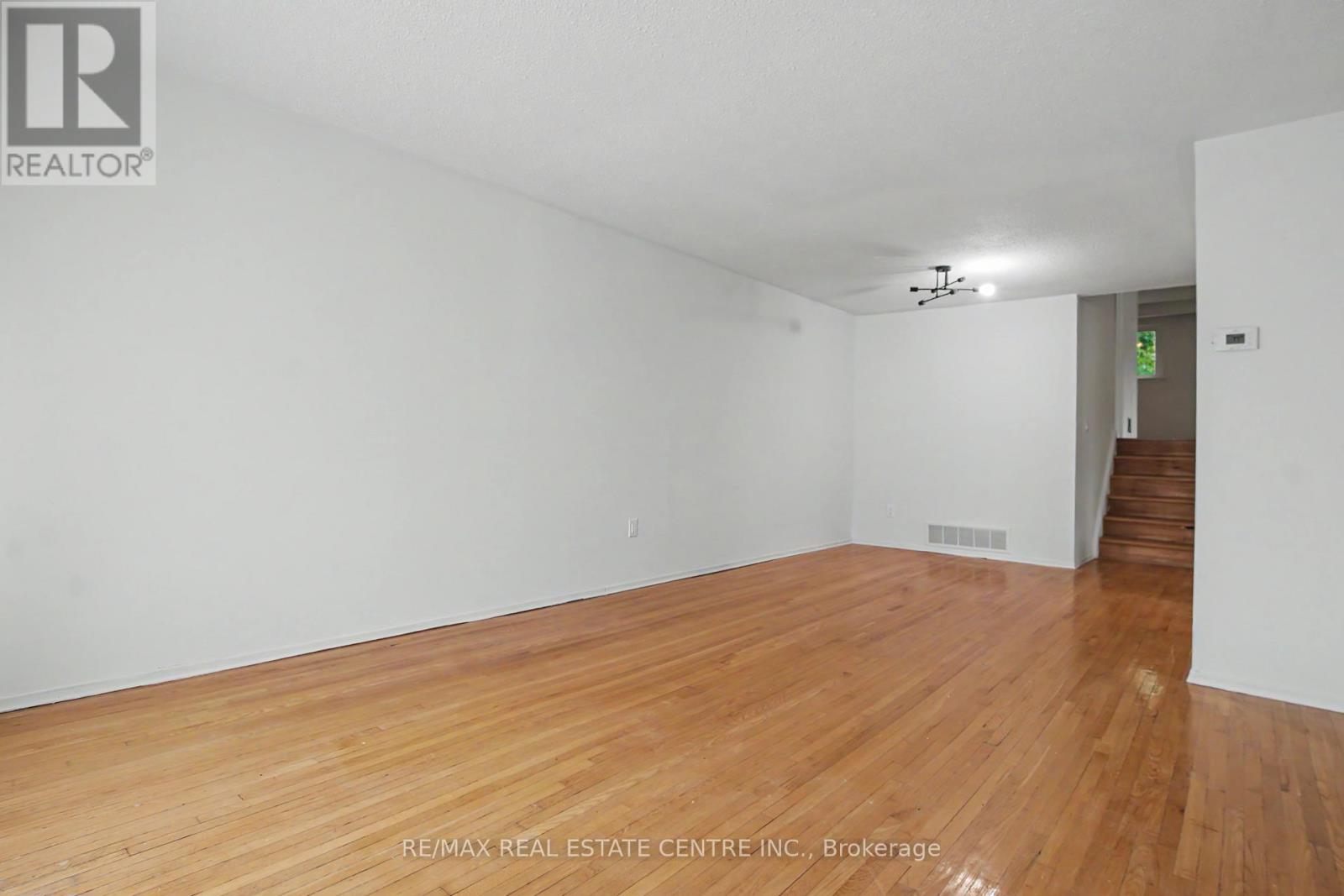 396 Pinemeadow Avenue, Mississauga, Ontario  L5B 2J9 - Photo 6 - W13481902