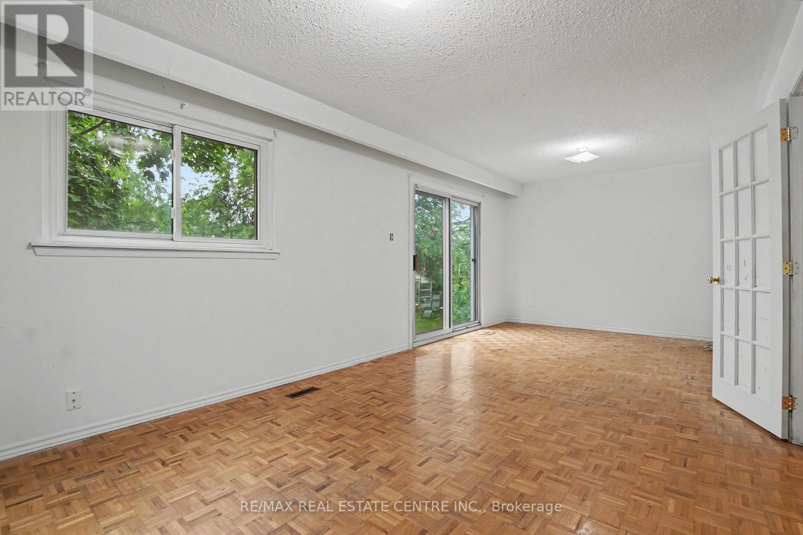 396 Pinemeadow Avenue, Mississauga, Ontario  L5B 2J9 - Photo 30 - W13481902