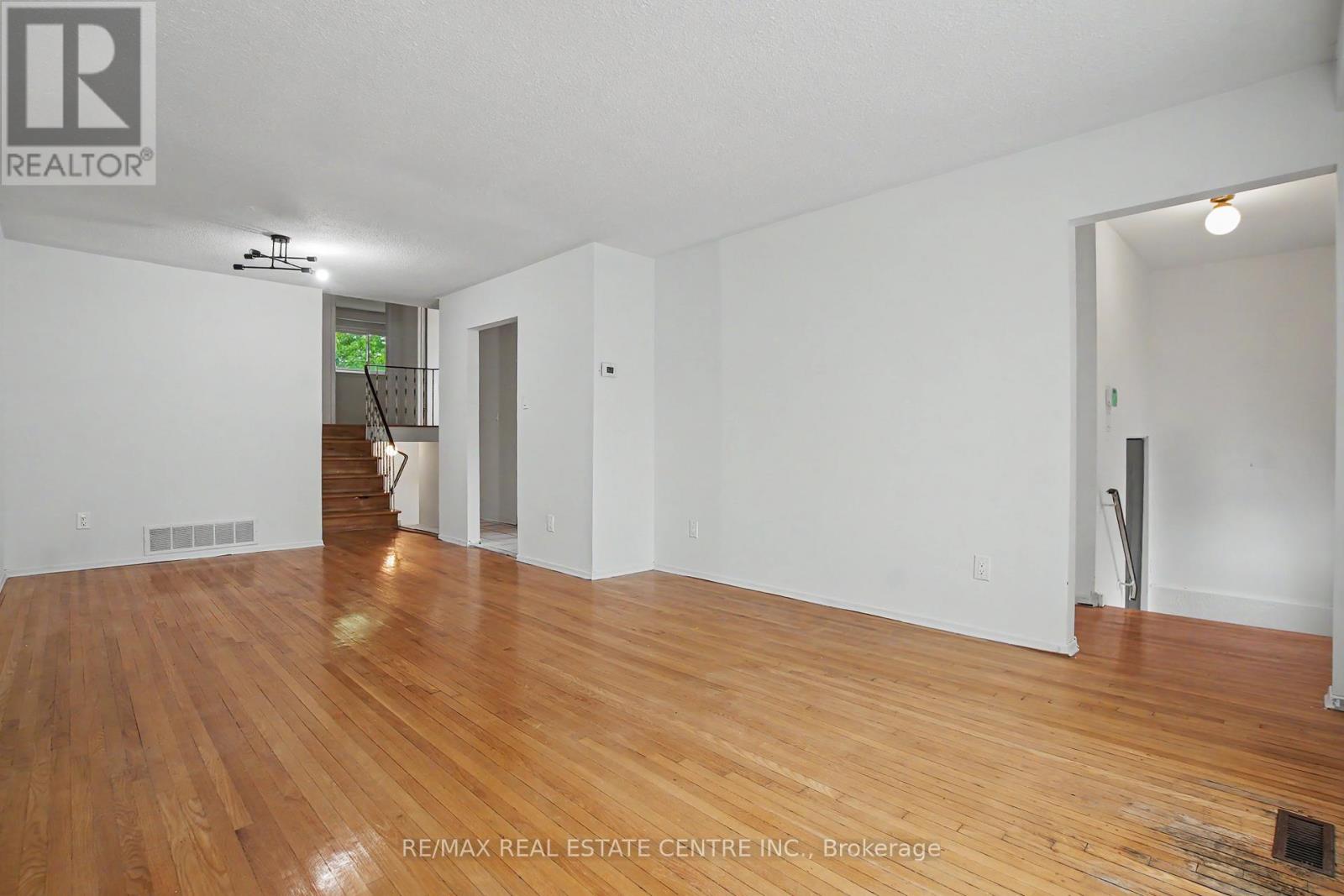 396 Pinemeadow Avenue, Mississauga, Ontario  L5B 2J9 - Photo 7 - W13481902