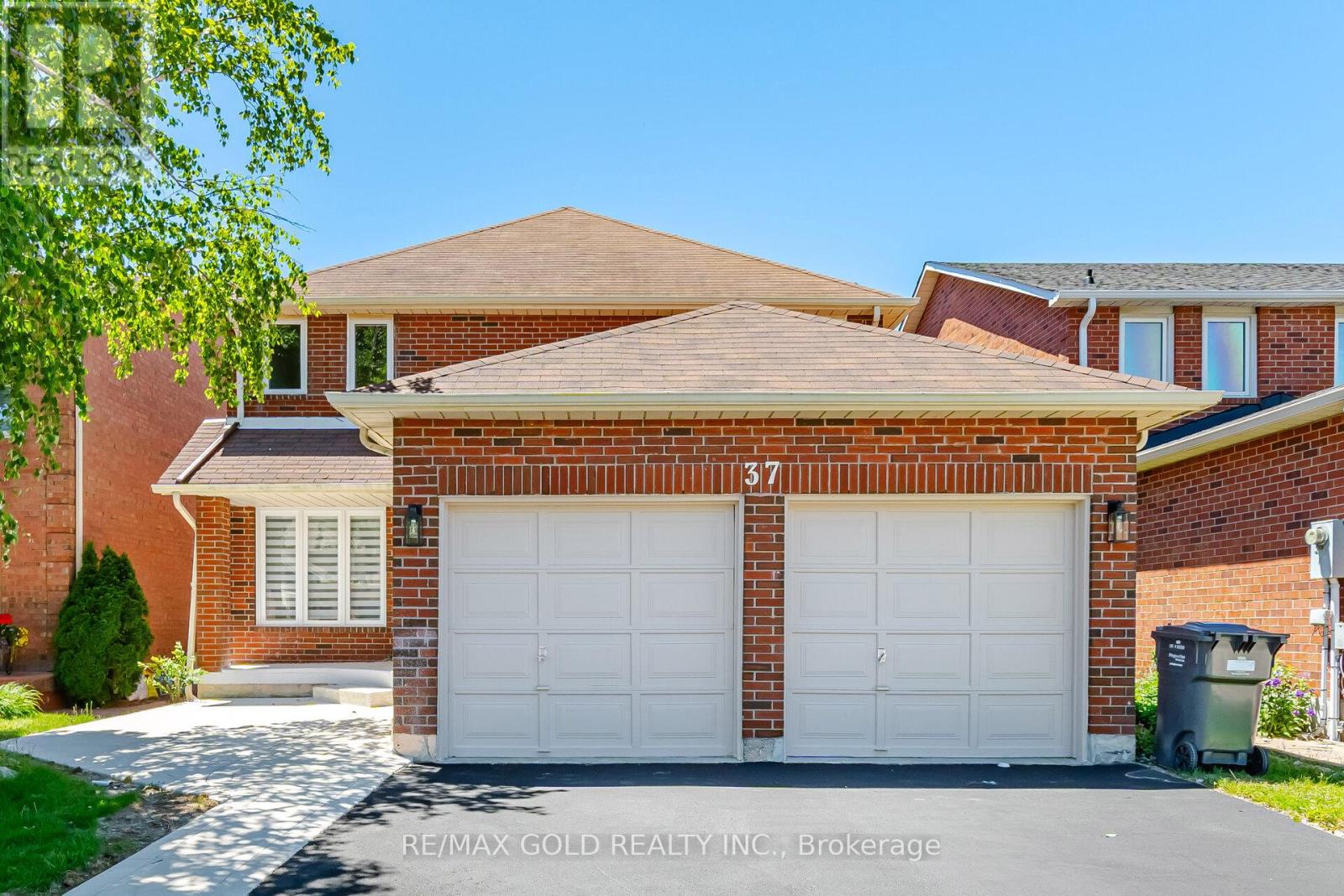 37 LORD SIMCOE DRIVE, Brampton, Ontario