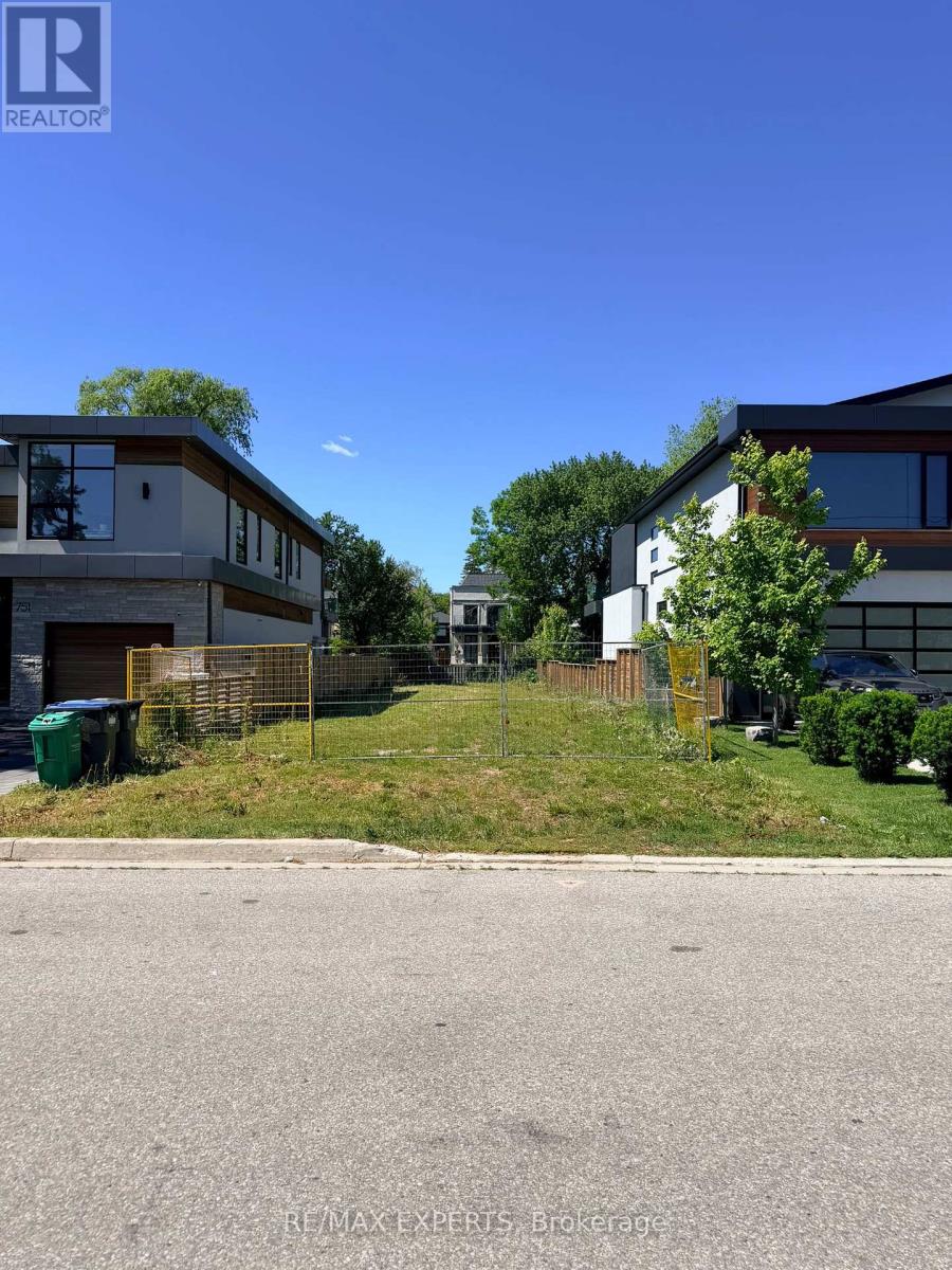 755 Montbeck Crescent, Mississauga, Ontario  L5G 1P4 - Photo 2 - W13468484
