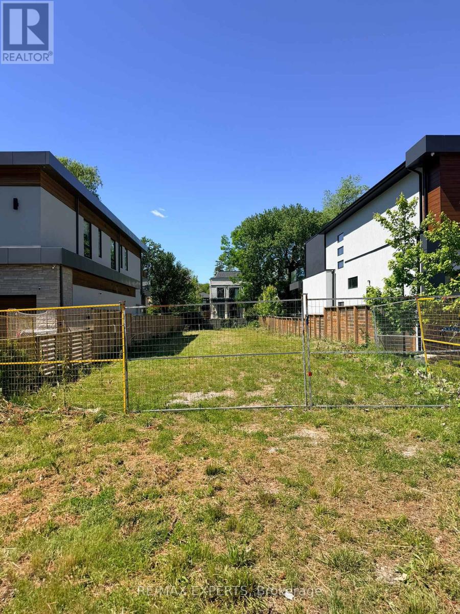 755 Montbeck Crescent, Mississauga, Ontario  L5G 1P4 - Photo 3 - W13468484